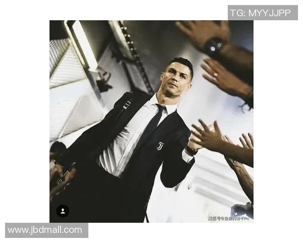 C罗荣耀叉50联名版正式发布 聚焦足球与科技完美融合 C罗荣耀叉50联名版正式发布 聚焦足球与科技完美融合