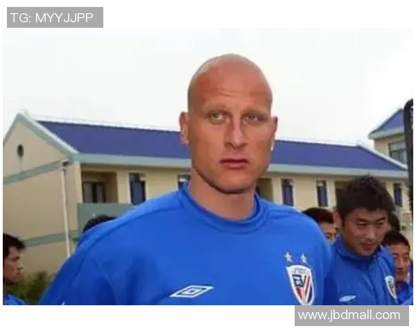 足球场上那些光头球星的传奇与风采探索